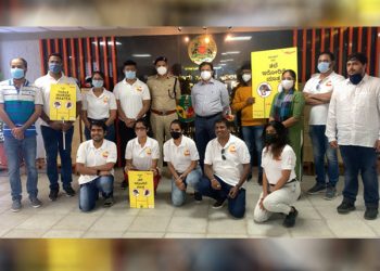 Mirchi and the Bangalore Traffic Police join hands to distribute helmets across the city